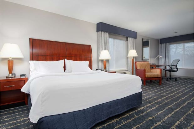 Images Hilton Garden Inn Milwaukee Northwest Conference Center