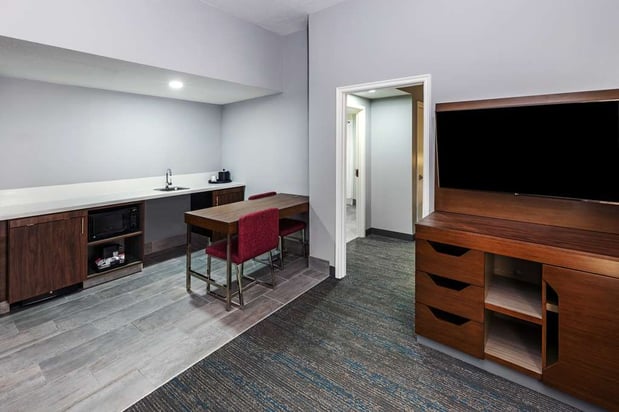 Images Hampton Inn & Suites Tulsa-Woodland Hills 71st-Memorial