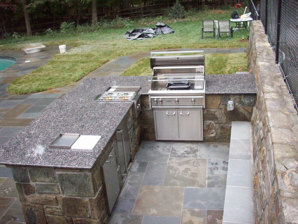 Stone patios come in any design specifications you wish. They are compiled of various types of stones or bricks. Many people install stone patios for their stylish appearance and ability to be customized to match any outdoor deÌcor.