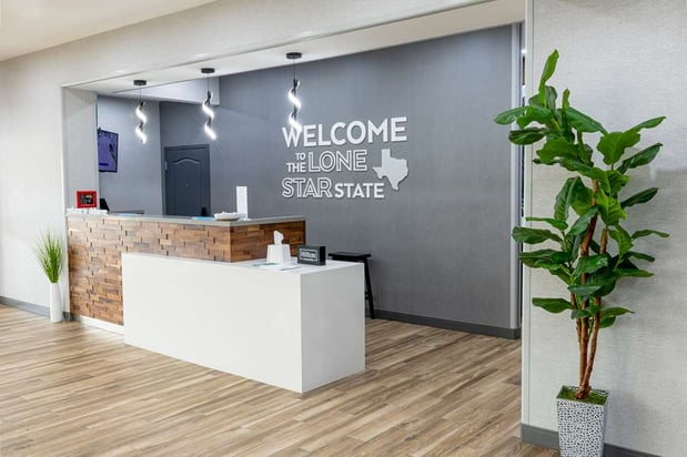 Images Hampton Inn & Suites Cleburne