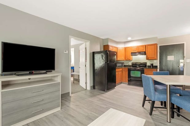 Images Best Western Plus Cleveland Inn & Suites