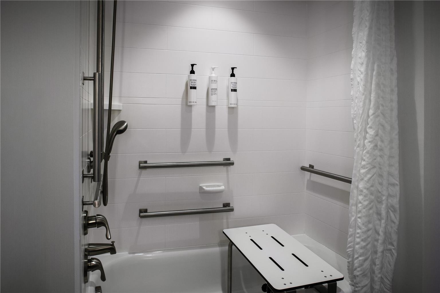 Guest room bath