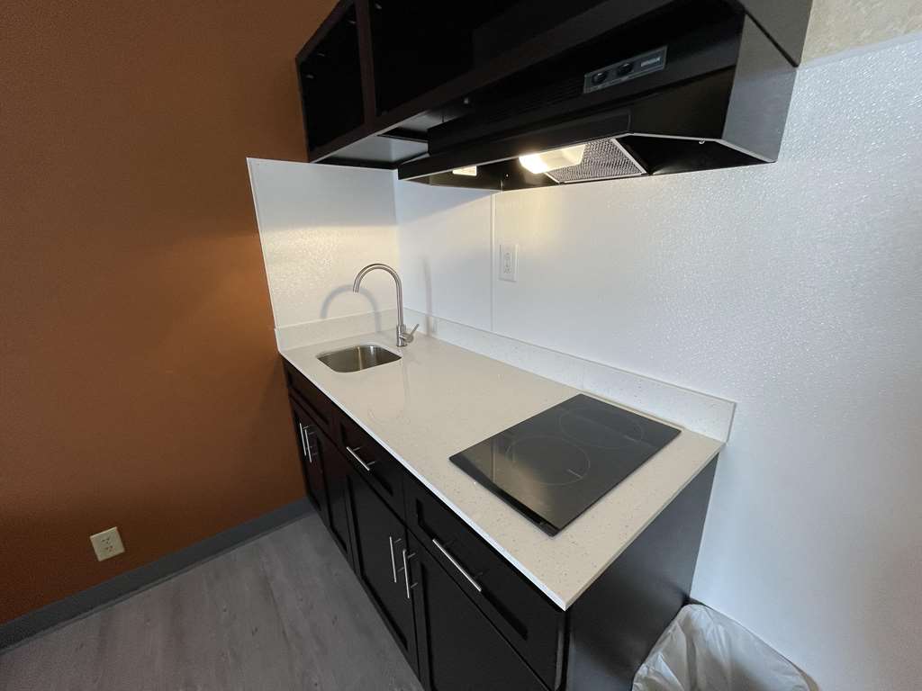 King (Kitchenette)