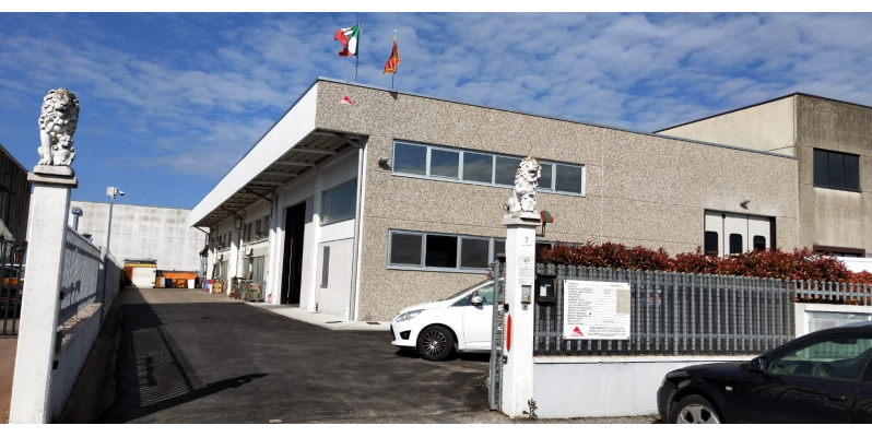 Images Di Leone  di Gionni Sas