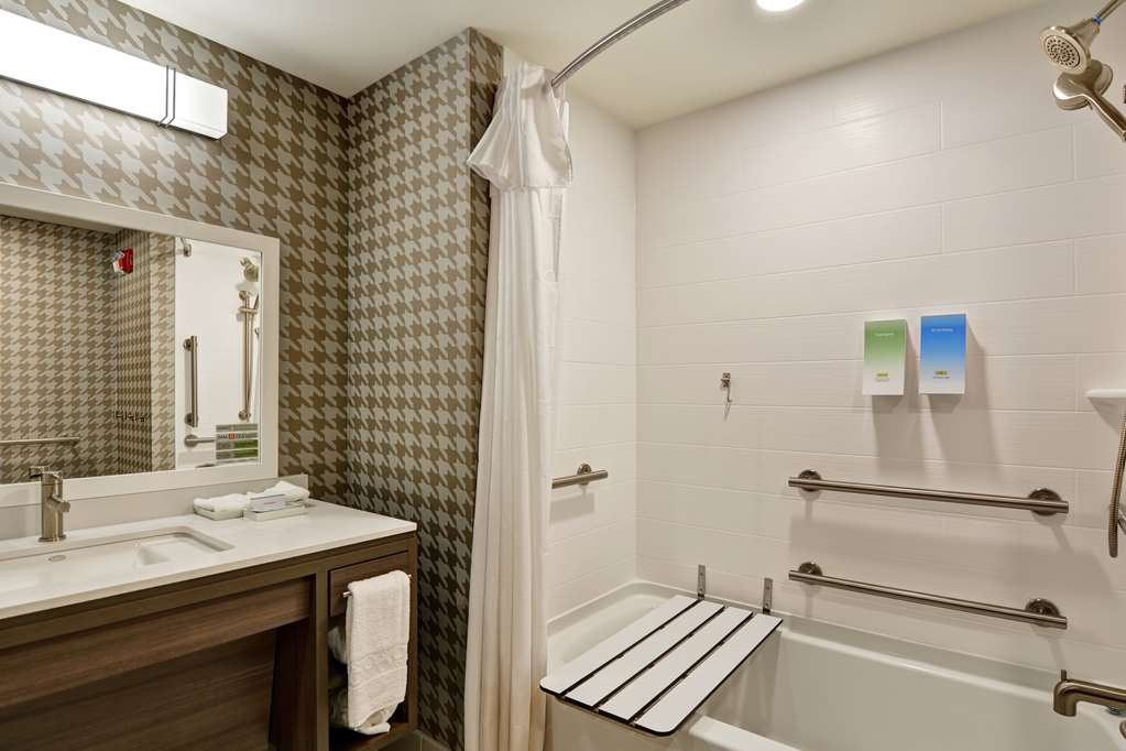 Guest room bath