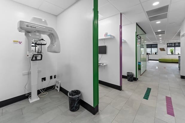 Images Kaaren Vargas, DDS