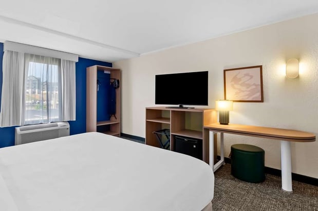 Images Spark by Hilton Daleville Roanoke North