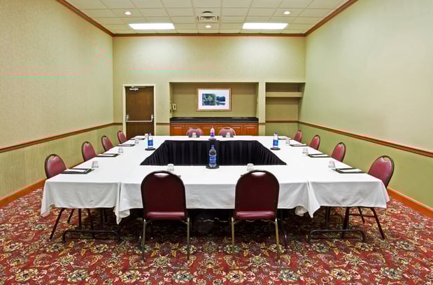 Images Holiday Inn & Suites Cincinnati-Eastgate (I-275E) by IHG
