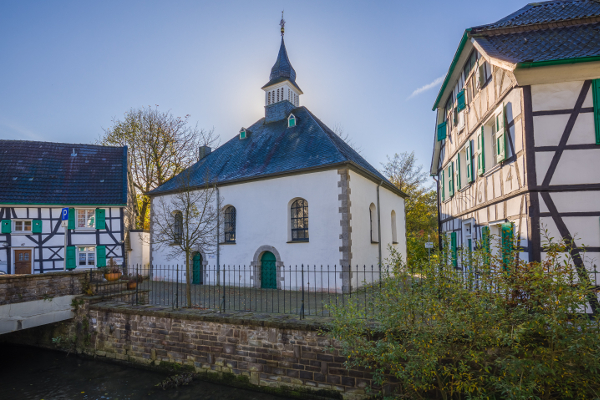 Bild 1 Kirche im Dorf Gruiten - Evangelisch-reformierte Kirchengemeinde Gruiten-Schöller in Haan
