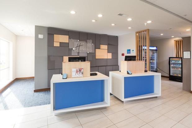 Images Holiday Inn Express & Suites Auburn, an IHG Hotel
