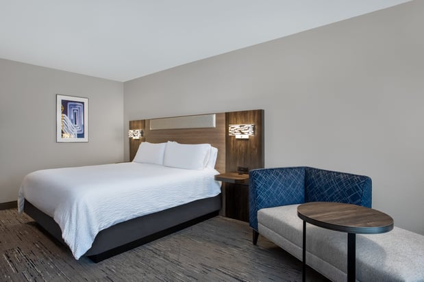 Images Holiday Inn Express & Suites Terre Haute by IHG