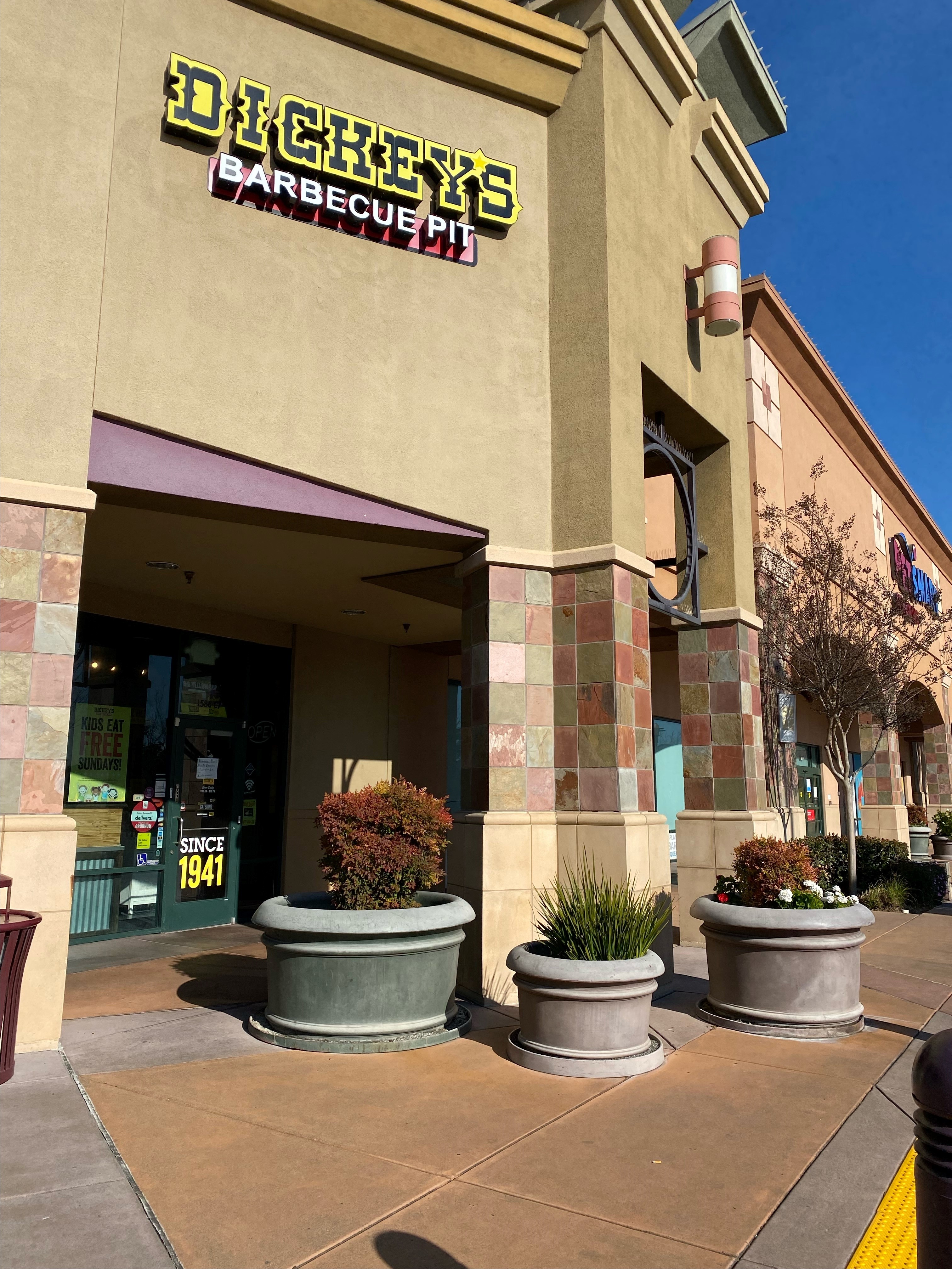 Dickey's Barbecue Pit at 1586 Gateway Boulevard, Fairfield, CA 94533