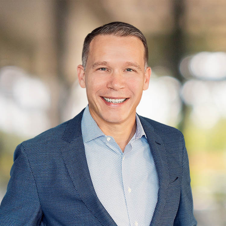 Headshot of Andrew Miarka, a wealth advisor at Chase