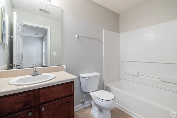 Images Cross Creek Apartment Homes