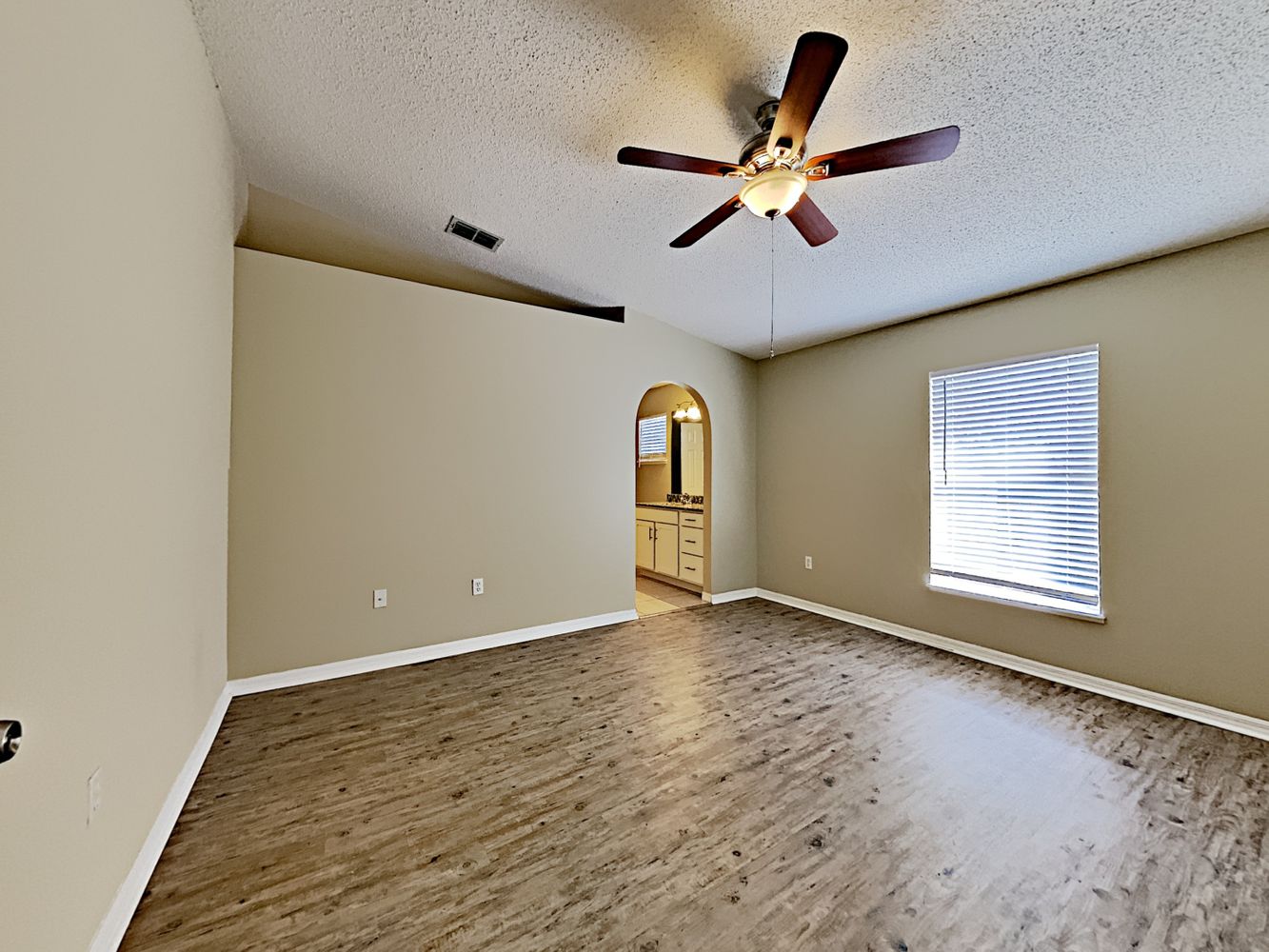 Spacious living area at Invitation Homes Orlando.