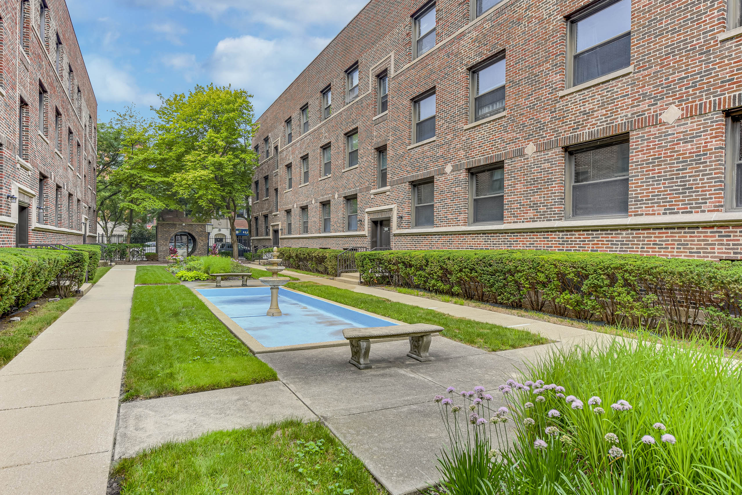 Modern Courtyard 