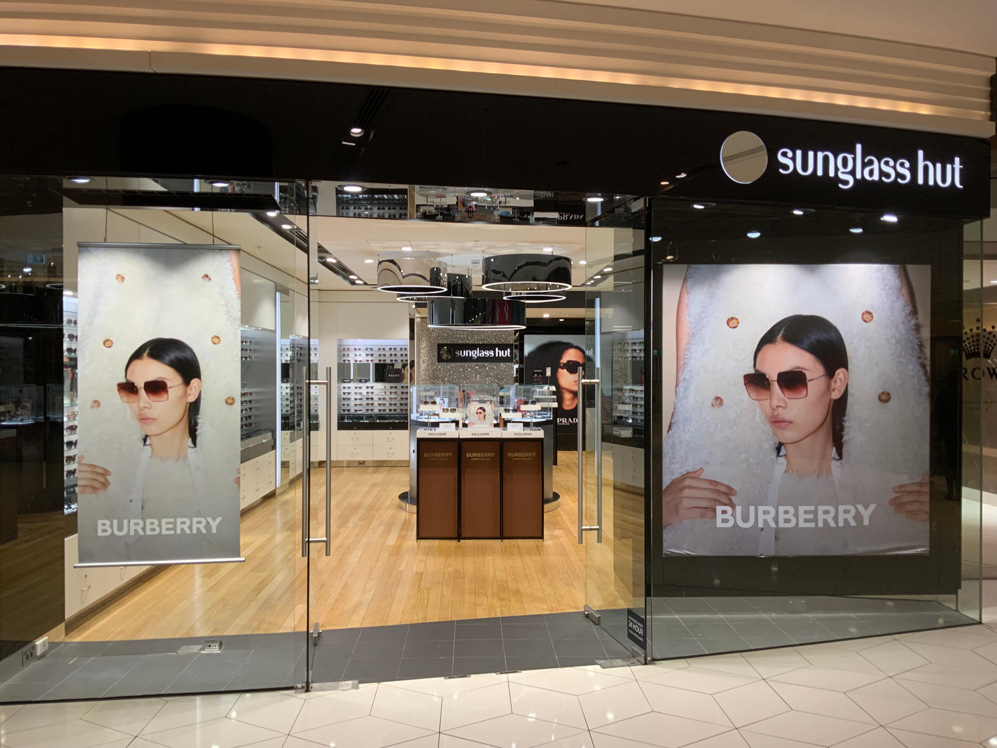 Sunglass hut retail store hi-res stock photography and images - Alamy
