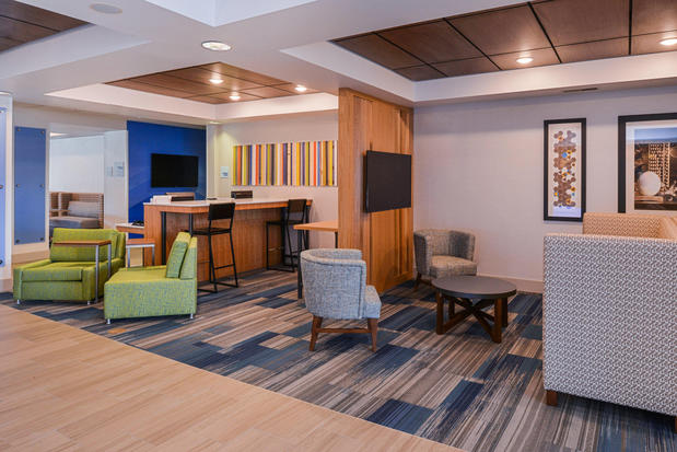 Images Holiday Inn Express & Suites Urbana-Champaign (U of I Area), an IHG Hotel