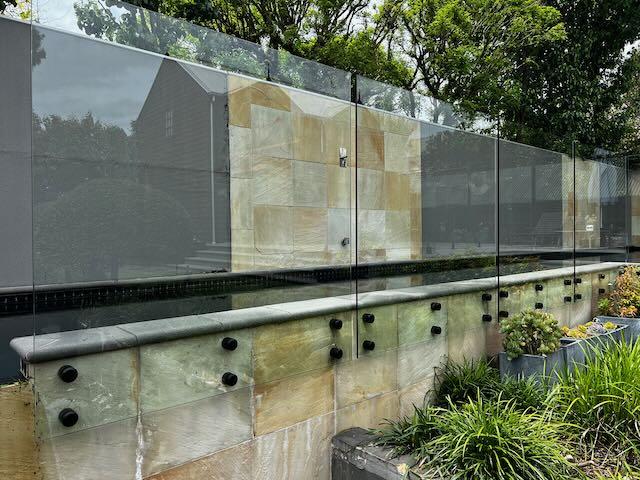 Images Exakt Glass - Glass Pool Fencing & Glass Balustrade