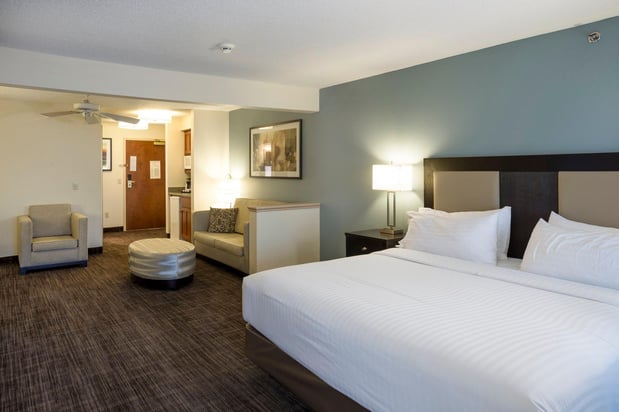 Images Holiday Inn Express & Suites St. Joseph Lakefront by IHG