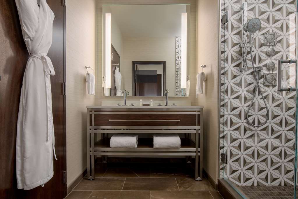 Guest room bath