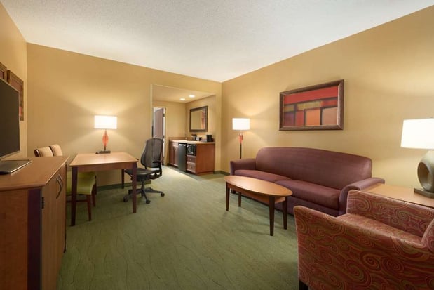 Images Embassy Suites by Hilton East Peoria Riverfront Hotel & Conference Center
