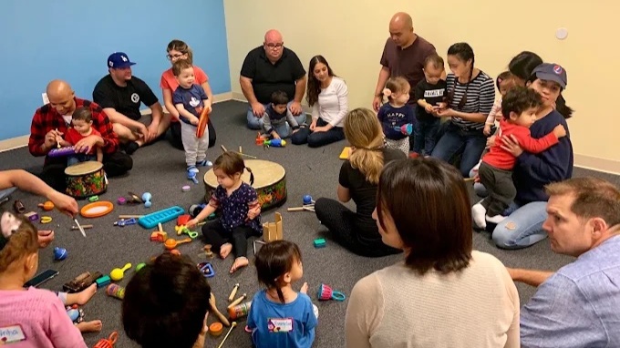 Shake, tap, listen, and move as your child explores how different instruments create sound. Music classes for kids in Fullerton turn early learning into an interactive experience you can enjoy together.