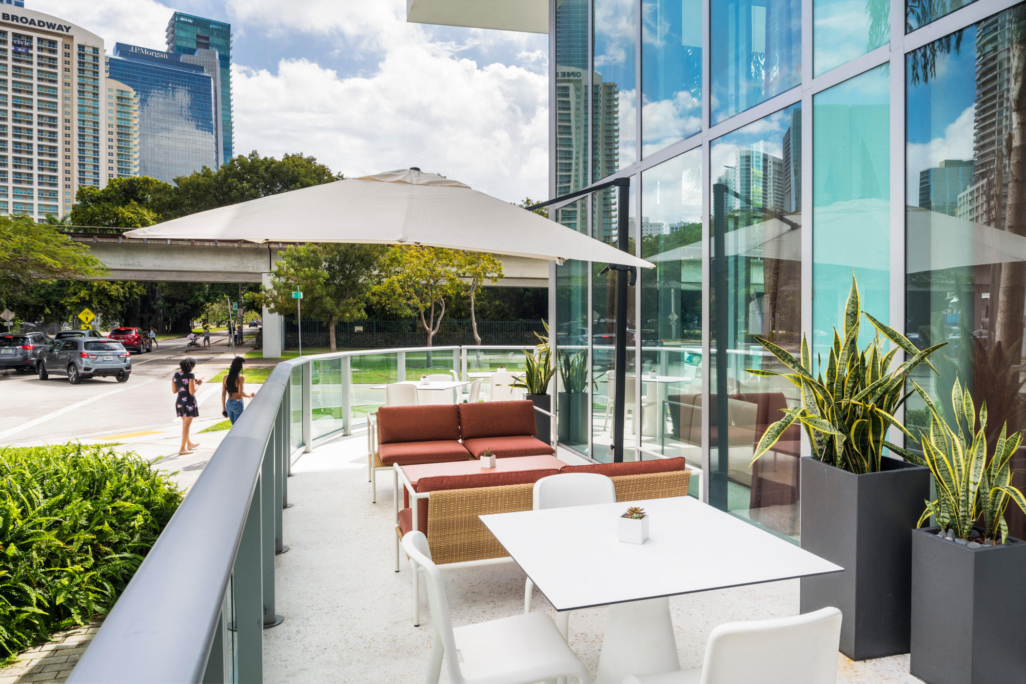 Lounge / Bar / Coffee / Dining  Area Novotel Miami Brickell