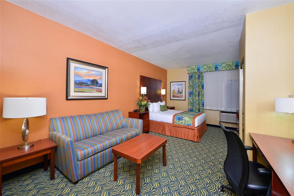 Mobility Accessible Queen Guest Room Best Western Plus Fresno Inn Fresno (559)229-5811