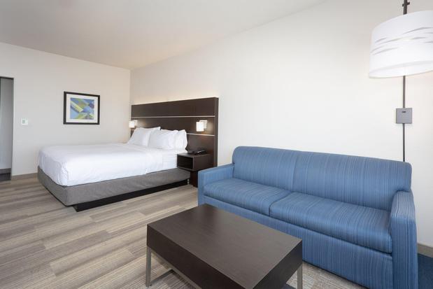 Images Holiday Inn Express & Suites Firestone - Longmont, an IHG Hotel