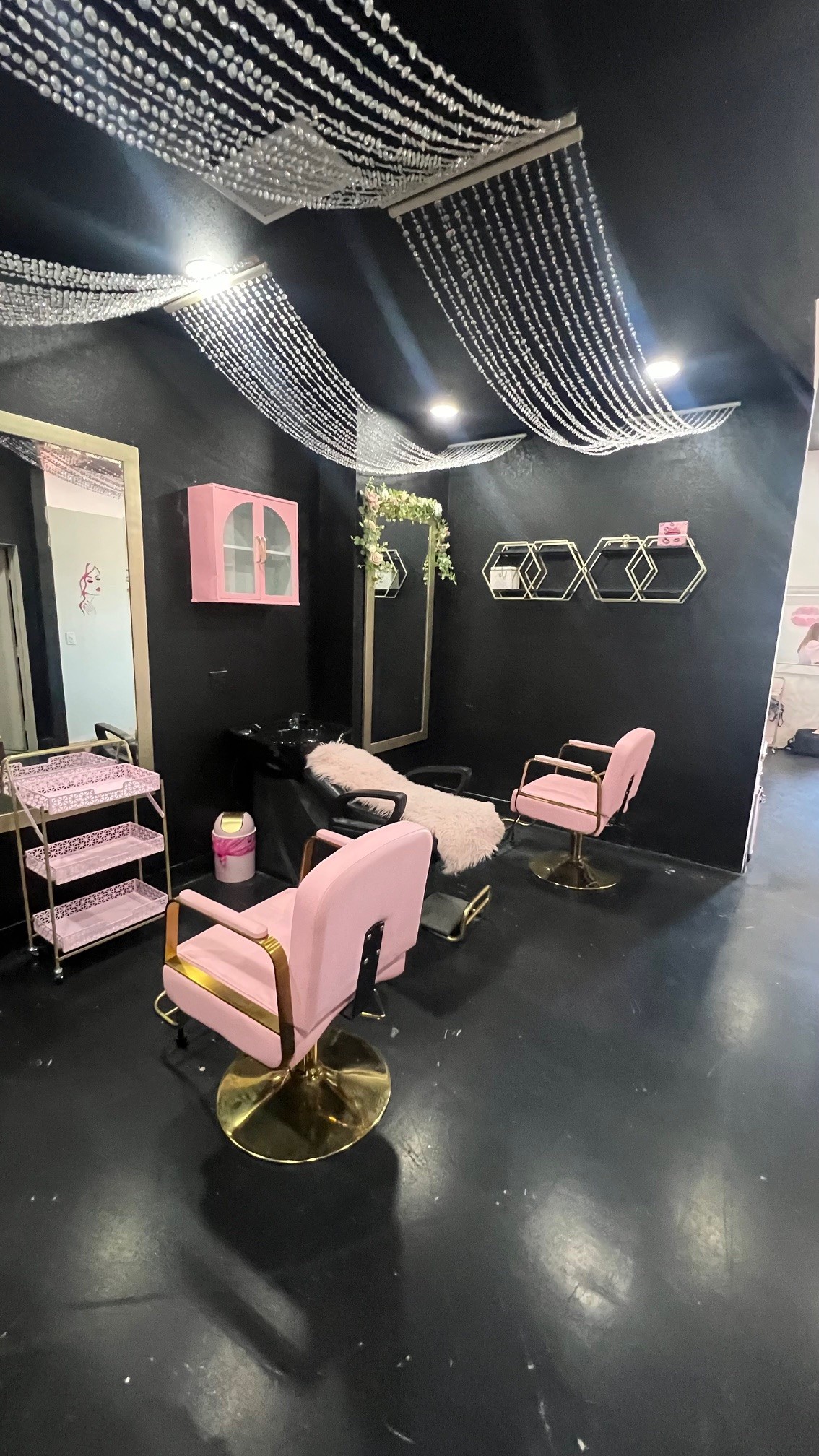 Bella Suite - Client-ready service stations