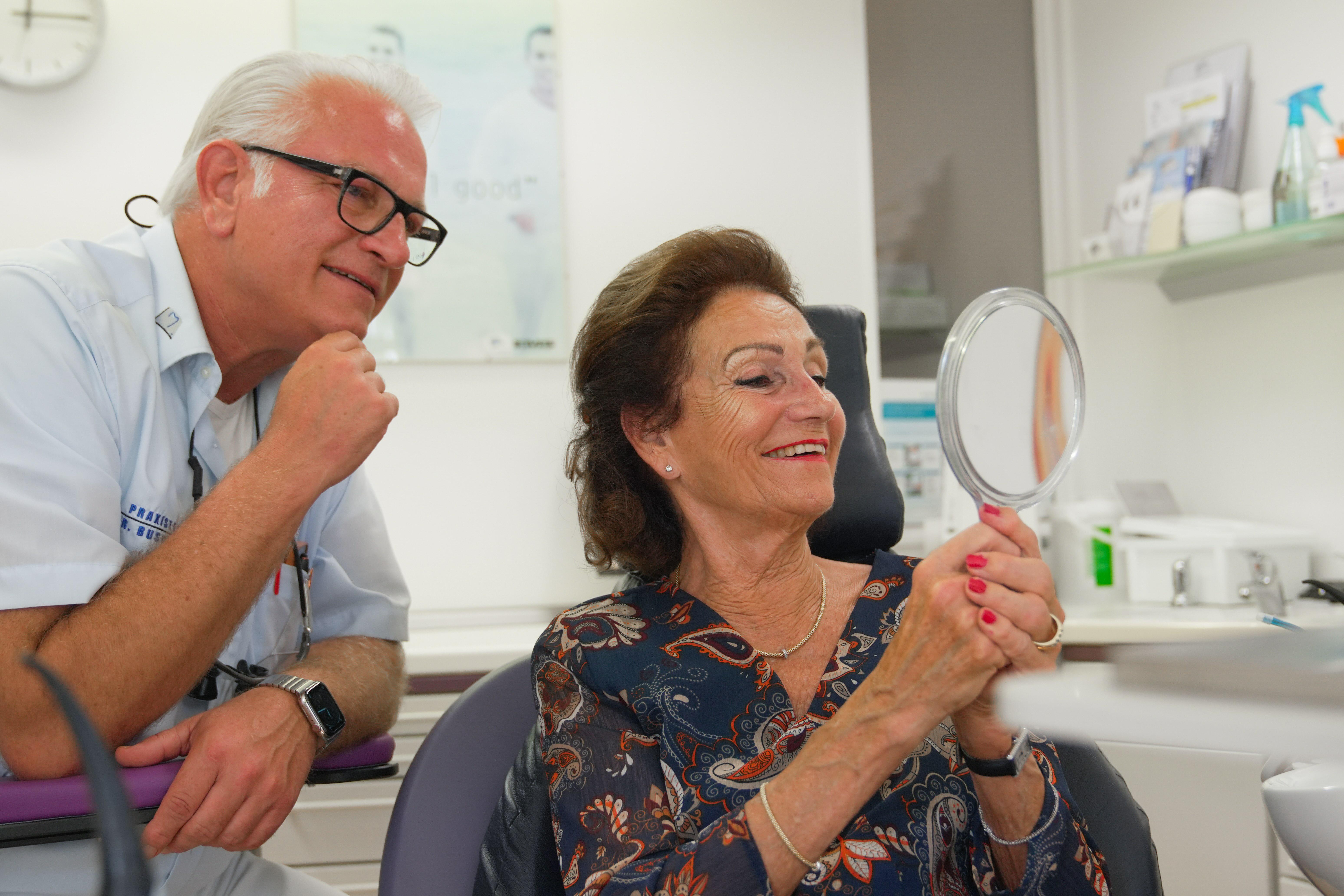 Anpassung des Implantats bei Zahnarzt Lübeck | Dr. Buschmann