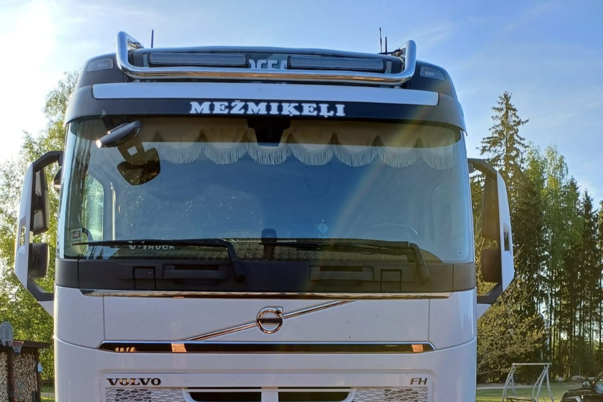 SIA Mežmiķeļi, veic dažādu kokmateriālu, tostarp malkas, papīrmalkas un zāģbaļķu, iepirkšanu krautuvē, nodrošinot klientiem izdevīgus nosacījumus.