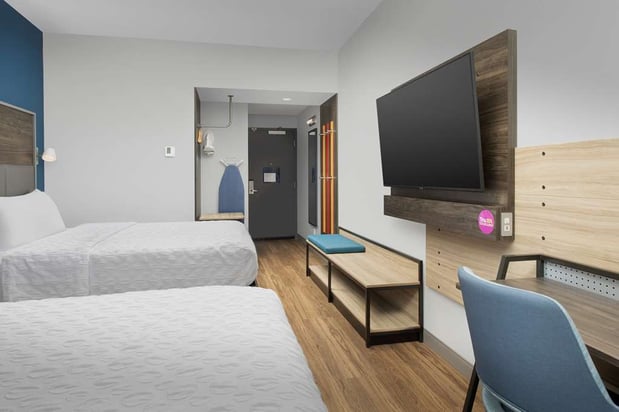 Images Tru by Hilton Charlotte Airport Lake Pointe