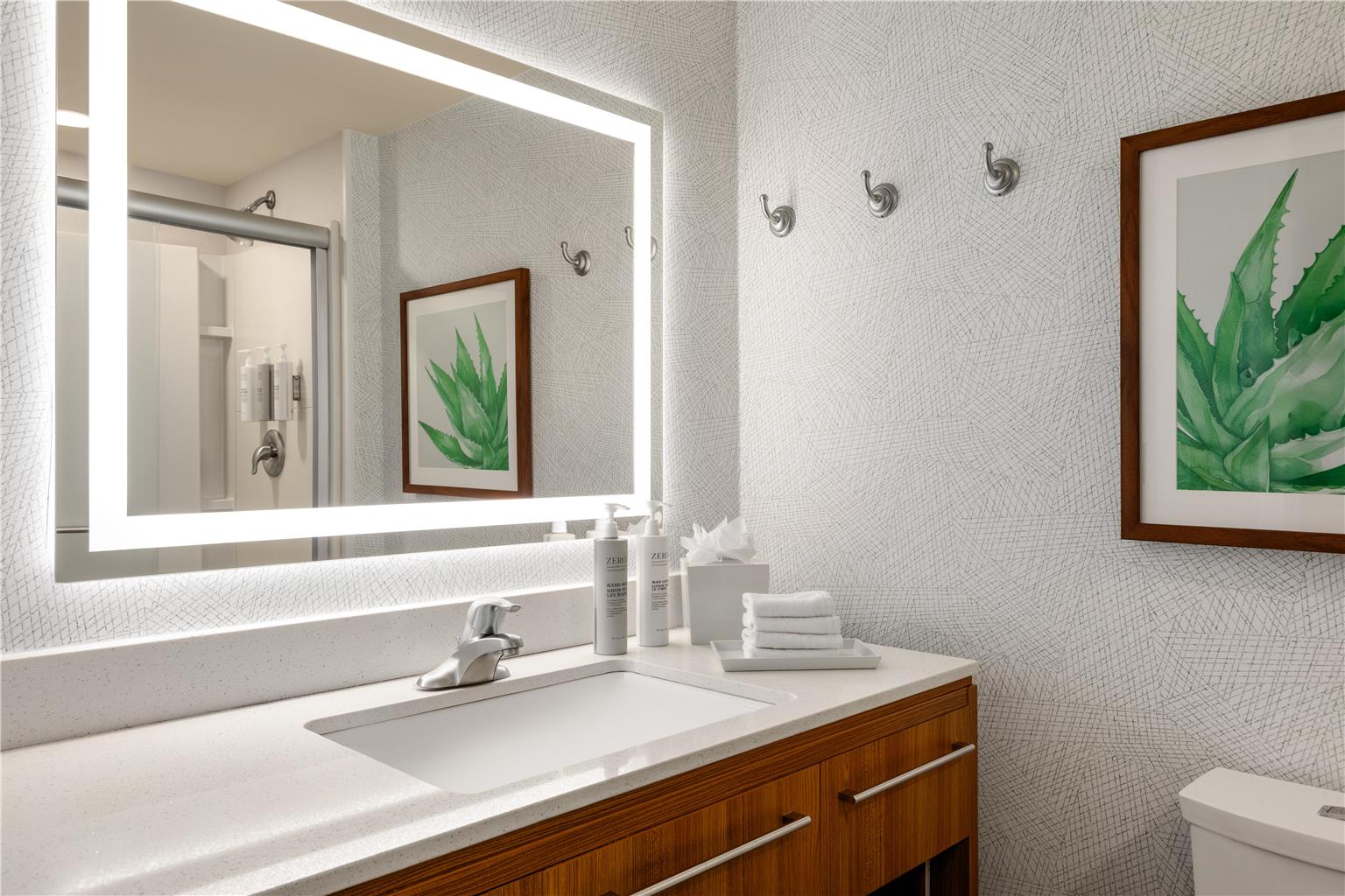 Guest room bath