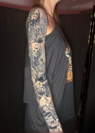 Bilder Bloody Dogs Tattoo & Piercing Inh. Robert Pongrácz