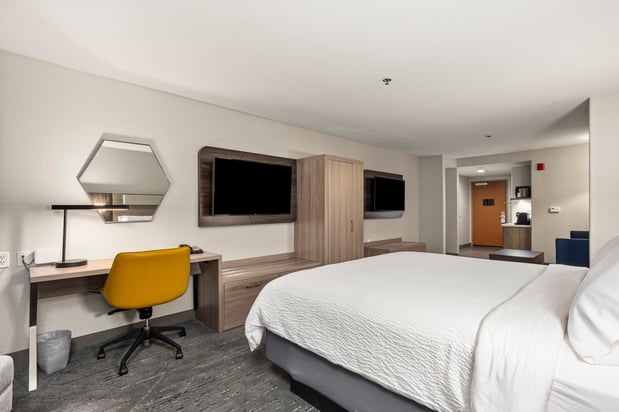 Images Holiday Inn Express & Suites Lincoln-Roseville Area by IHG