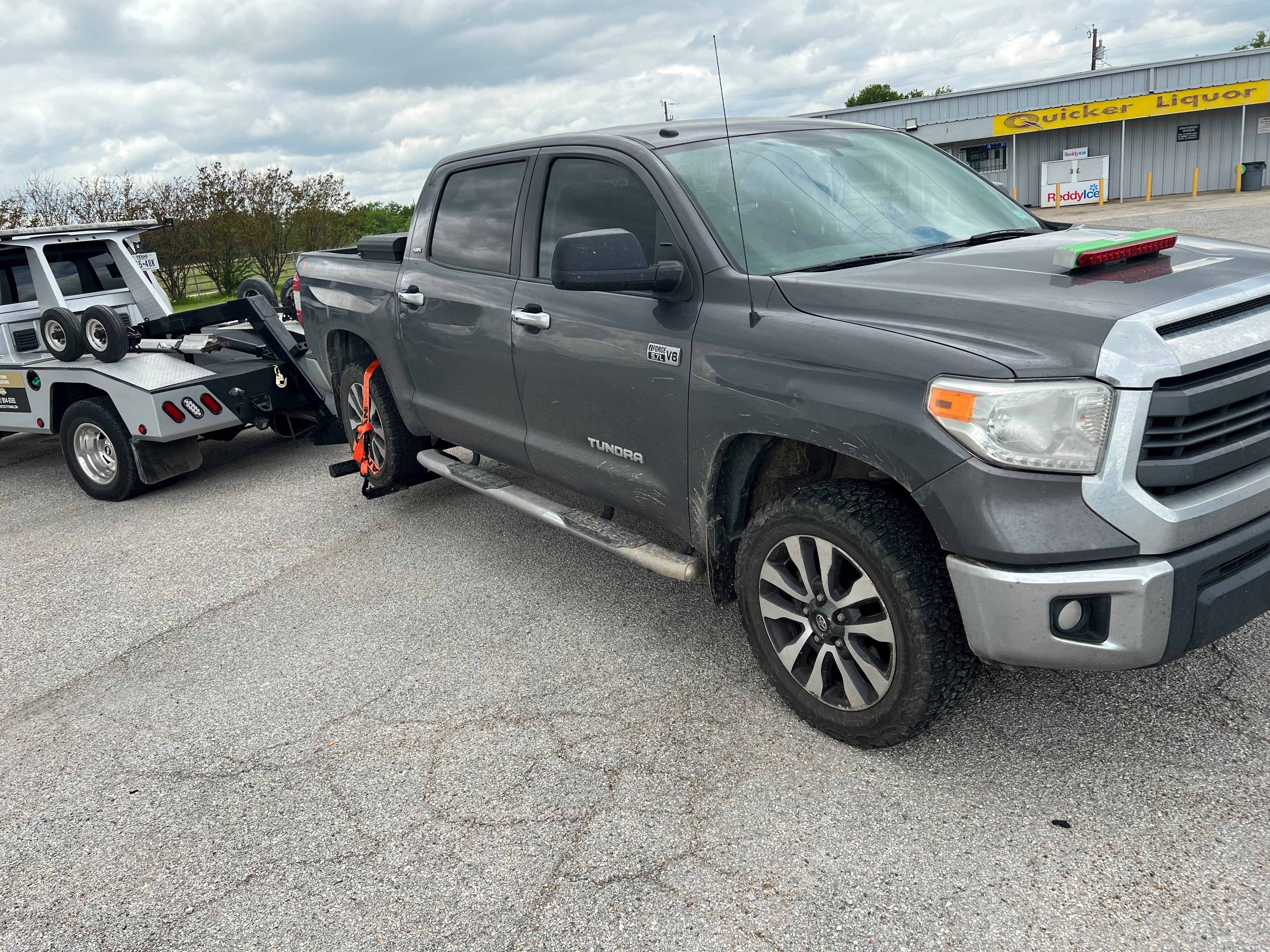 Royse City Towing LLC offers wrecker and vehicle lockout service in Greenville, TX