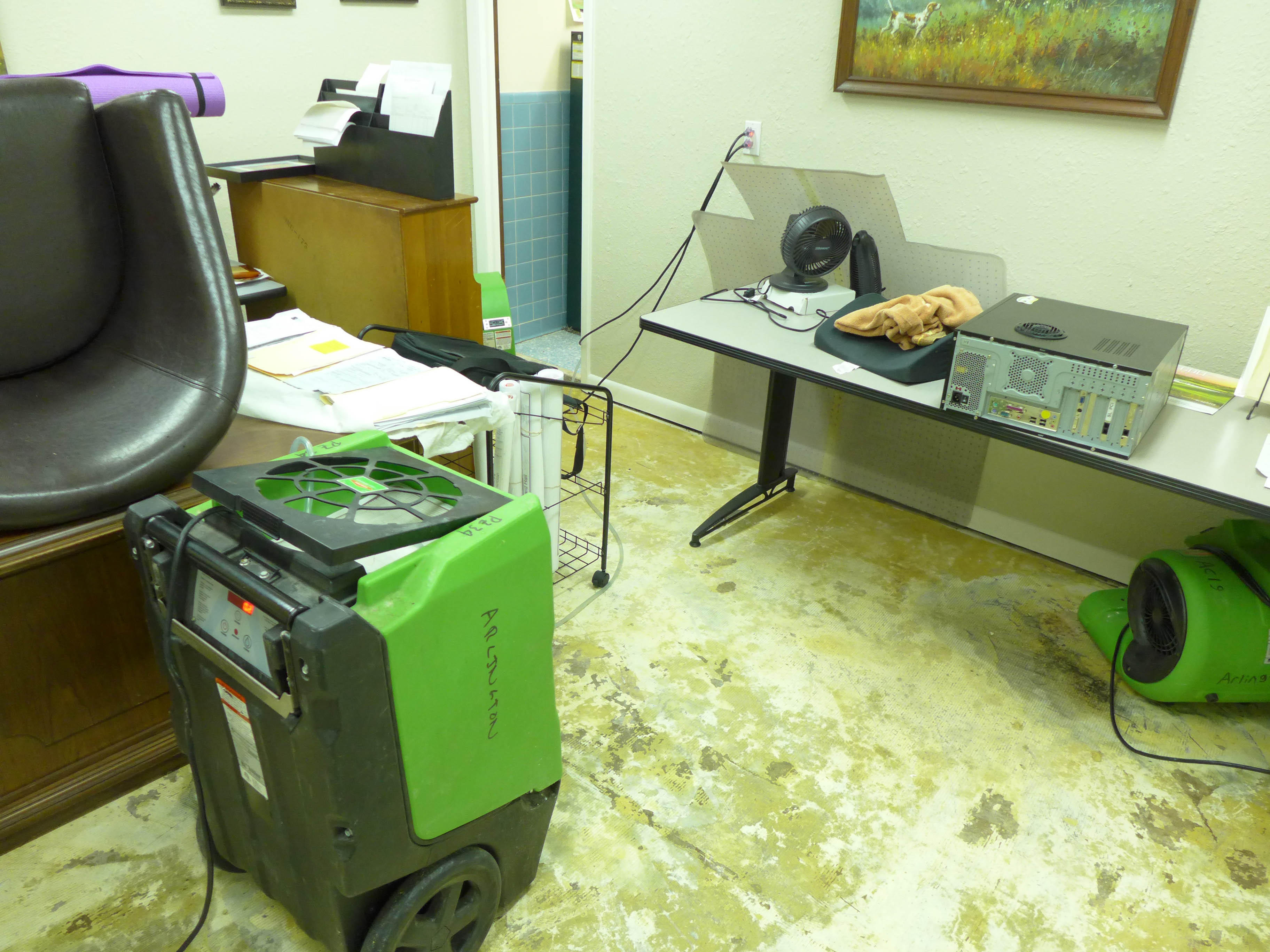 When water damage strikes, you need help fast. SERVPRO of Jacksonville Westside/Orange Park is available 24 hours a day, 7 days a week and 365 days a year to respond quickly to your water emergencies. Call us now!