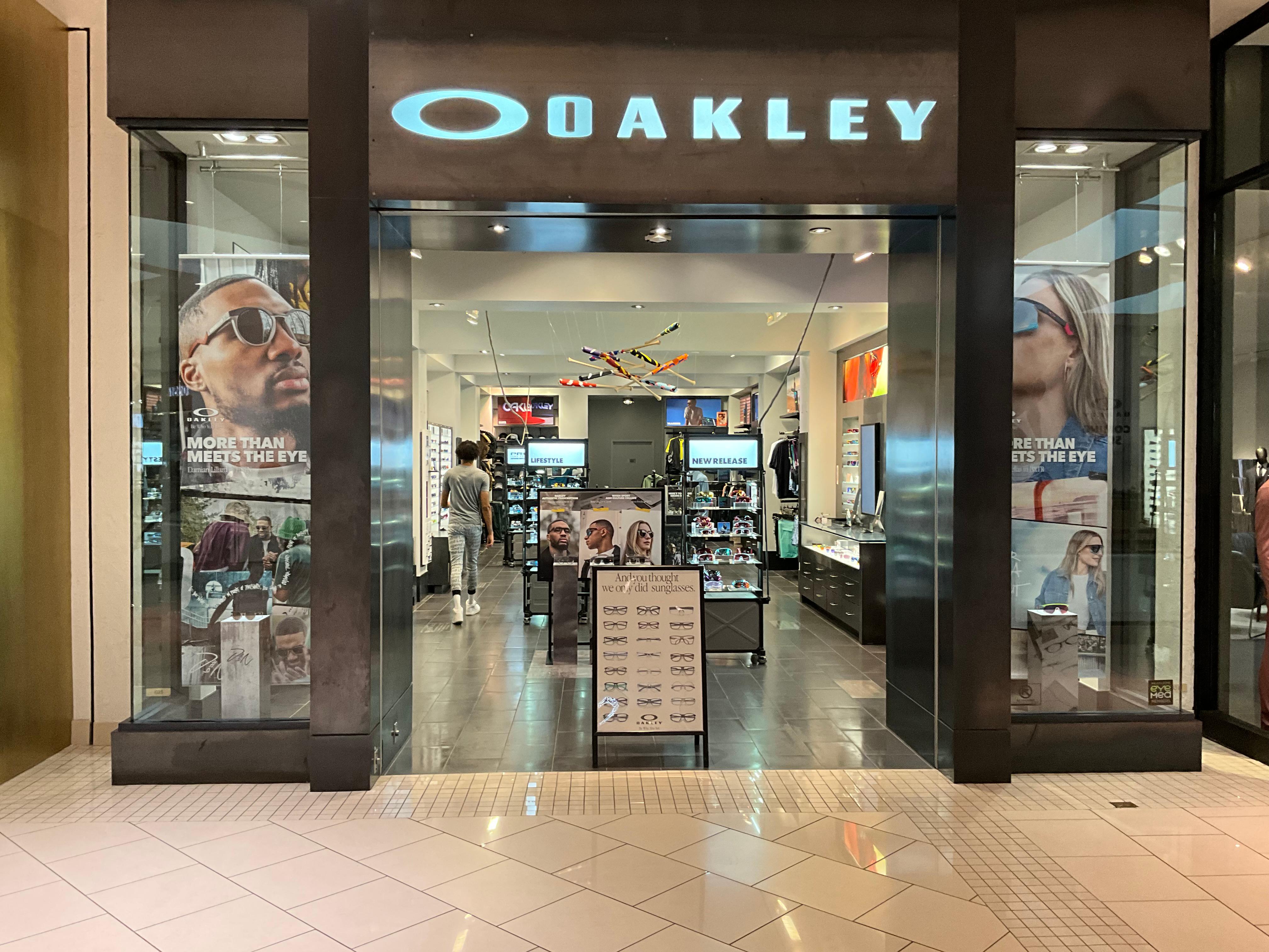 Oakley Store, 19575 Biscayne Blvd Aventura, FL  Men's and Women's  Sunglasses, Goggles, & Apparel