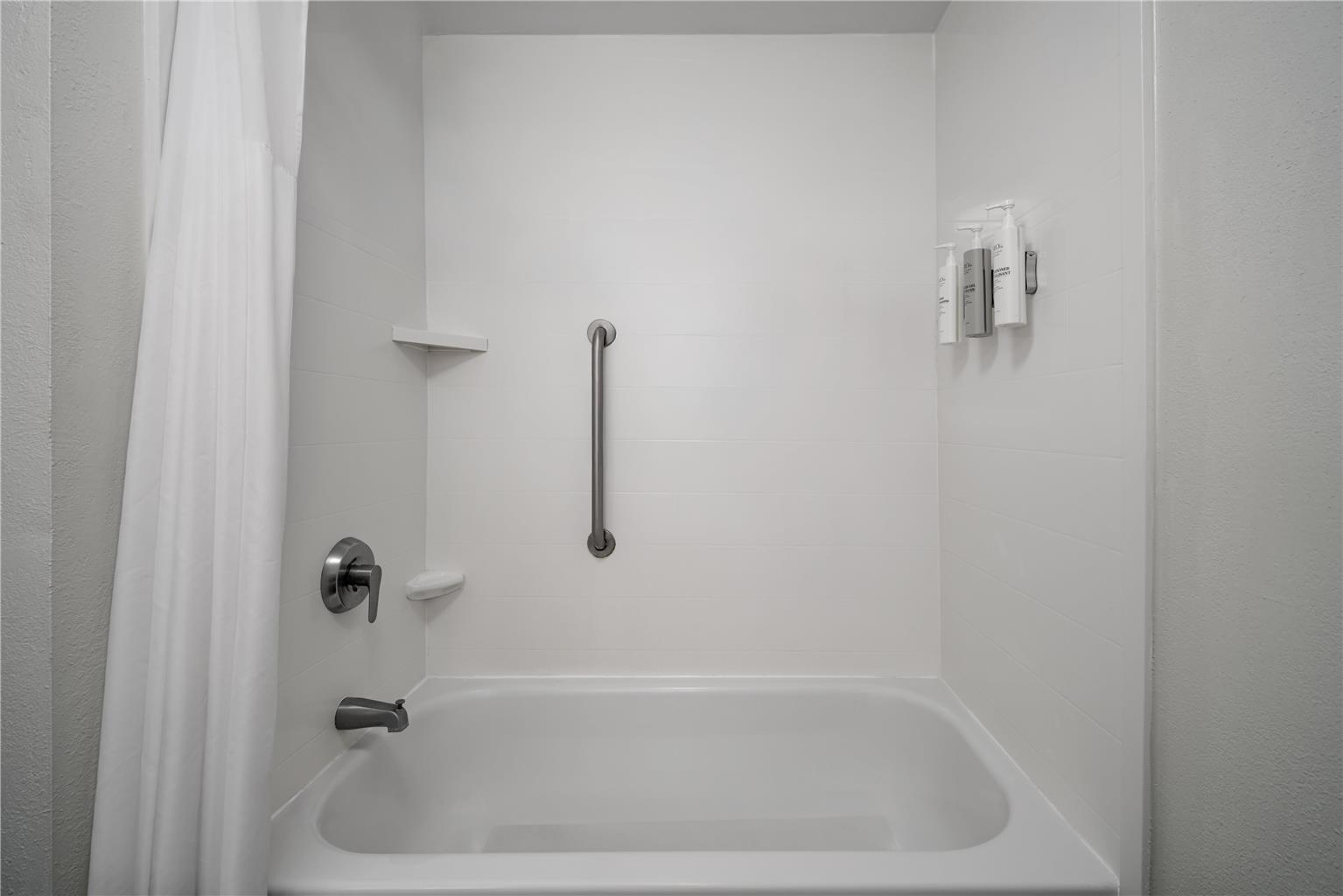 Guest room bath 