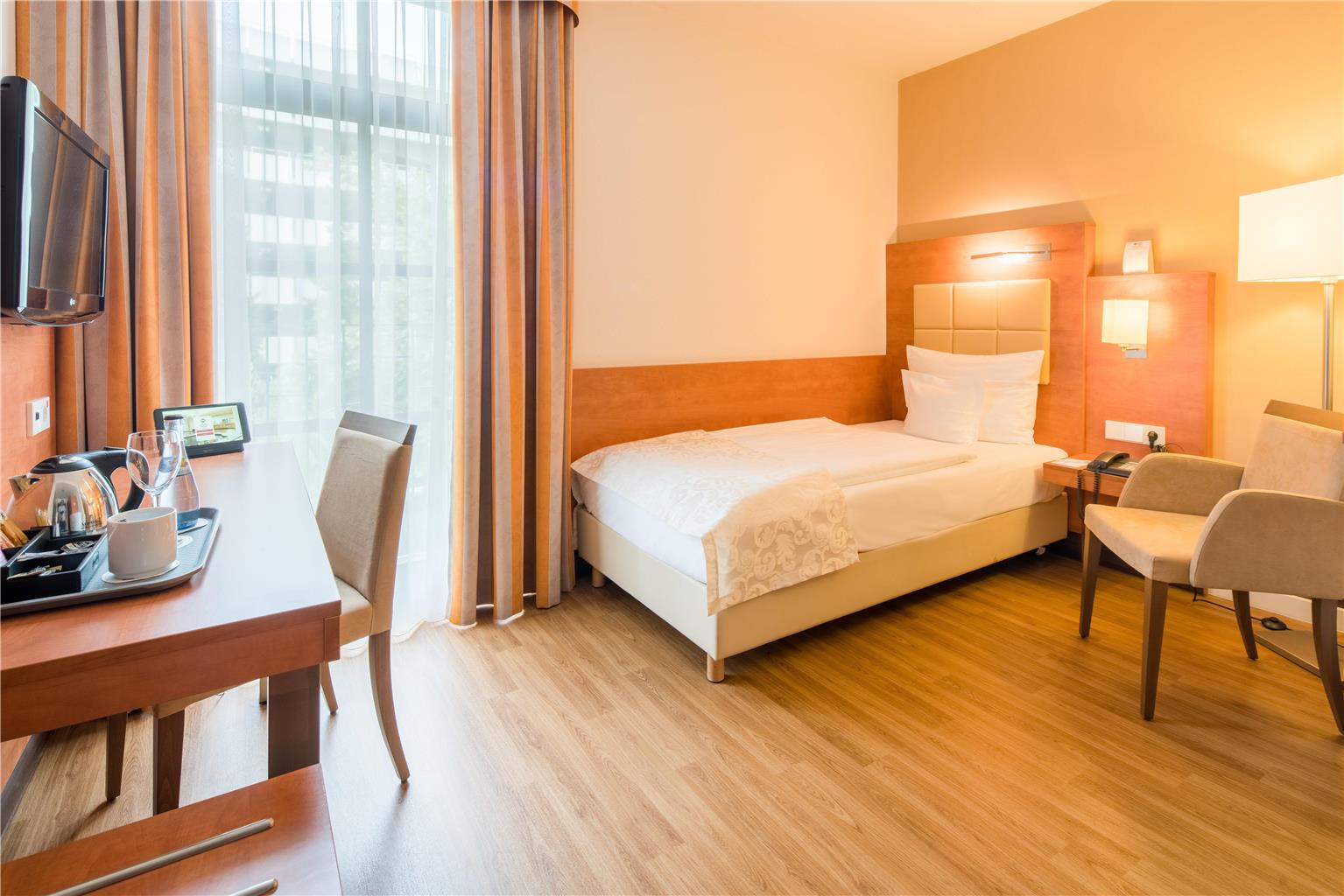 Best Western Plus Hotel Am Schlossberg, Europastrasse 13 in Nuertingen