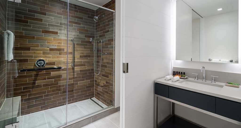 Guest room bath