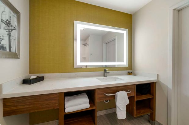 Images Best Western Plus Gardena Inn & Suites
