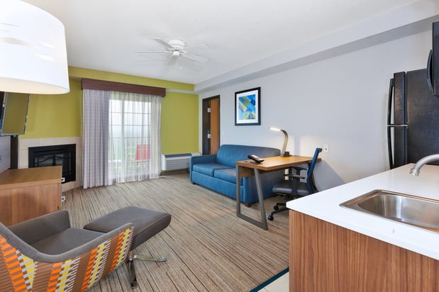 Images Holiday Inn Express & Suites Petoskey by IHG