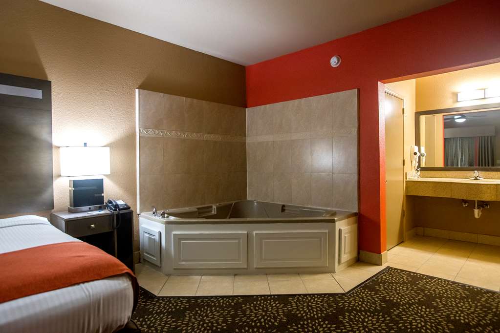 King with Whirlpool Best Western Executive Inn El Campo El Campo (979)543-7033