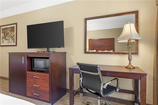Images Best Western Plus Monica Royale Inn & Suites