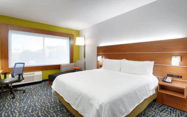 Images Holiday Inn Express & Suites Gainesville I-75 by IHG