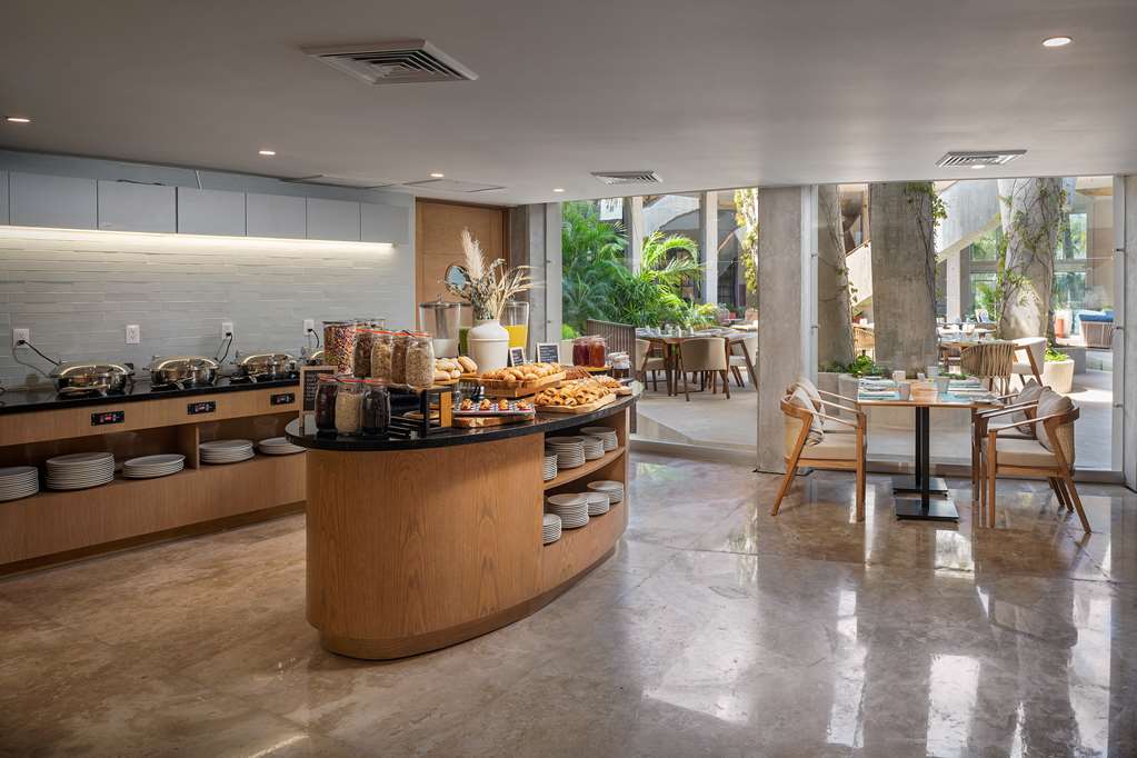 Images Hilton Garden Inn Cancun Airport