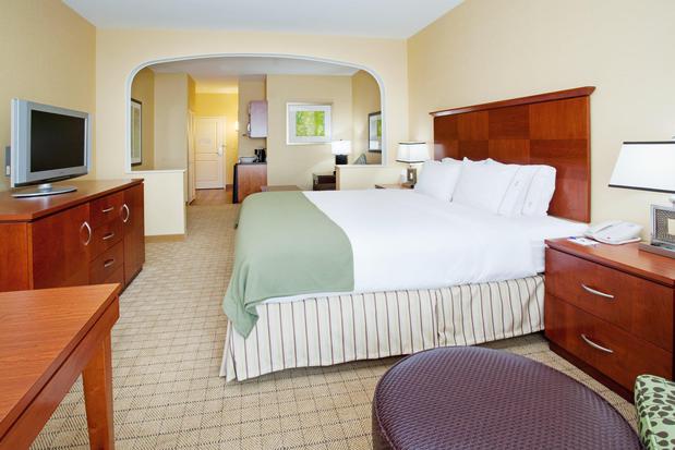 Images Holiday Inn Express & Suites Denver Airport by IHG